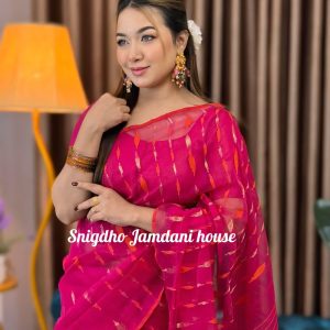 Budget friendly Megenta jamdani saree